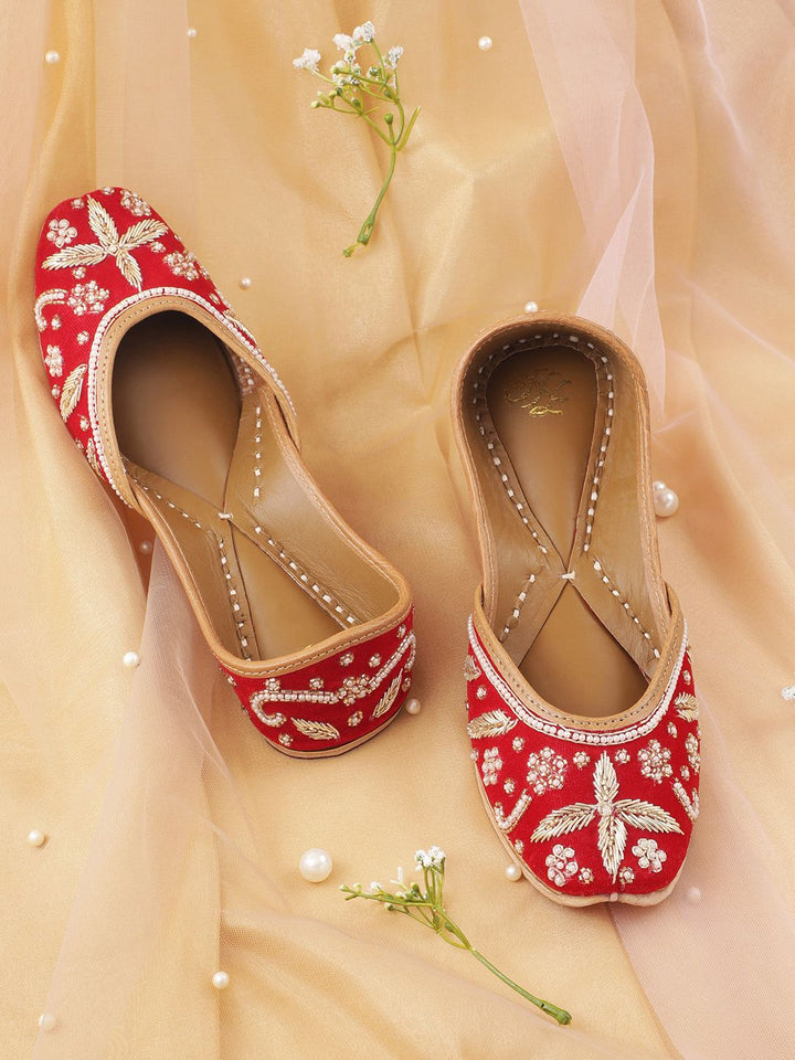 House of Pataudi Floral Embellished Mojaris