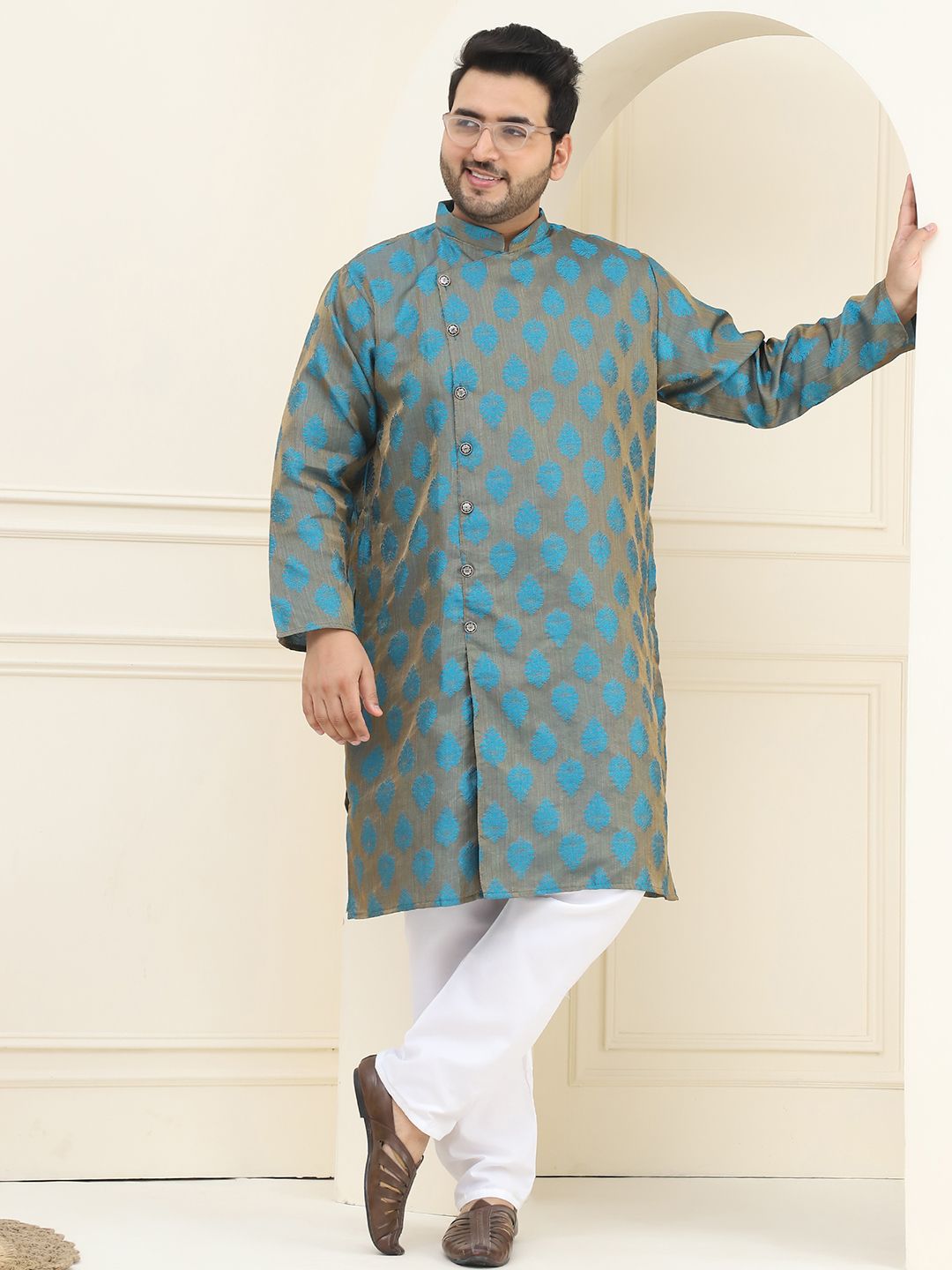SOJANYA PLUS Ethnic Motifs Woven Design Mandarin Collar Straight Jacquard Kurta
