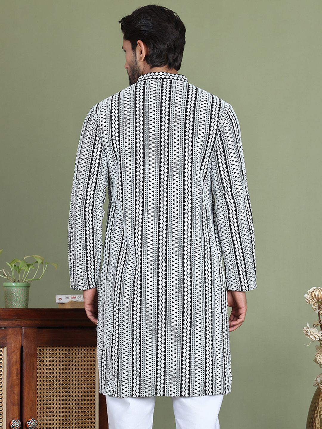 Jompers Ethnic Motifs Embroidered Mirror Work Mandarin Collar Straight Kurta