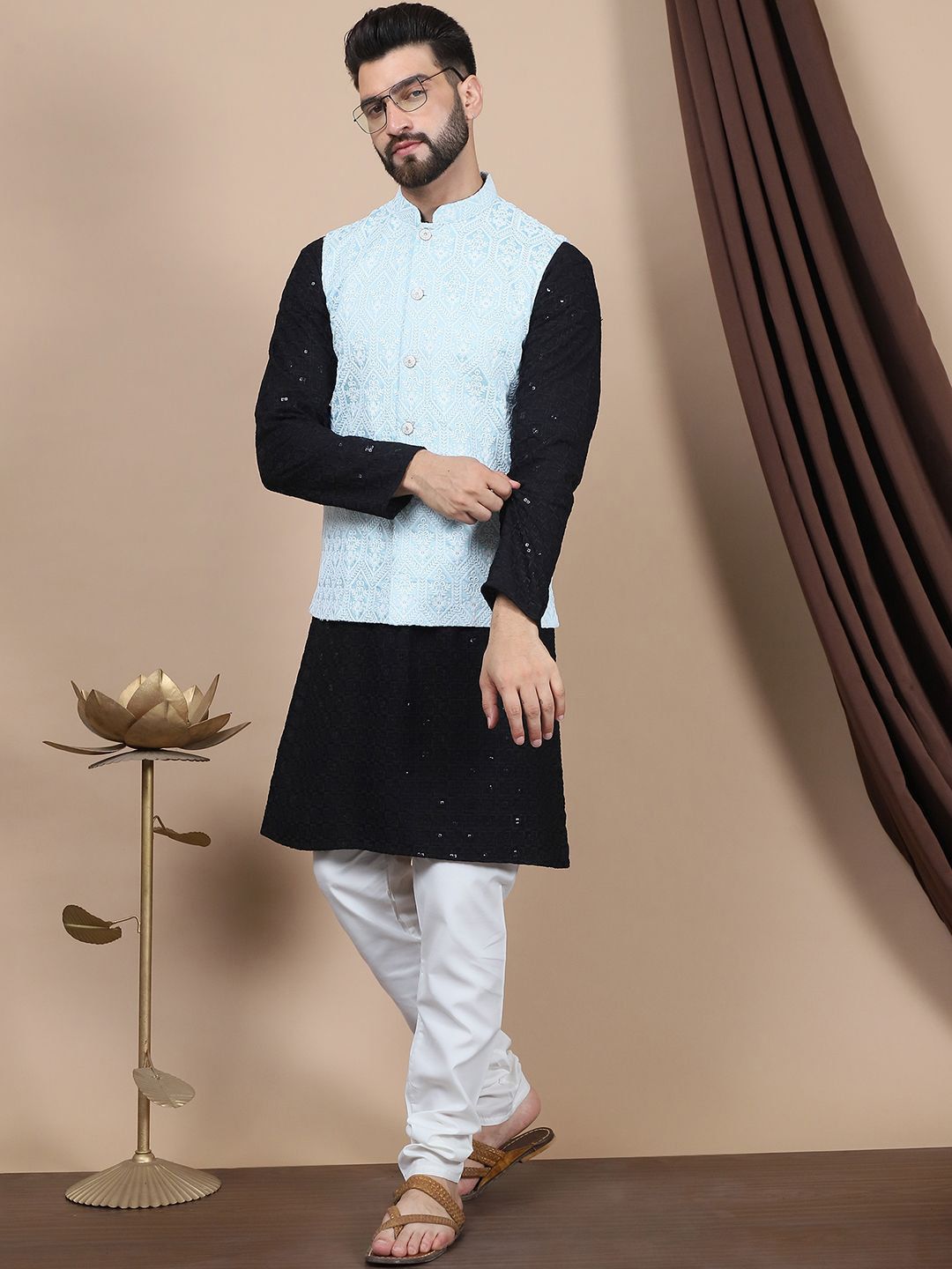 Anouk Black Floral Sulam Labuci Kapas Lurus Kurta & Jaket Churidar & Nehru