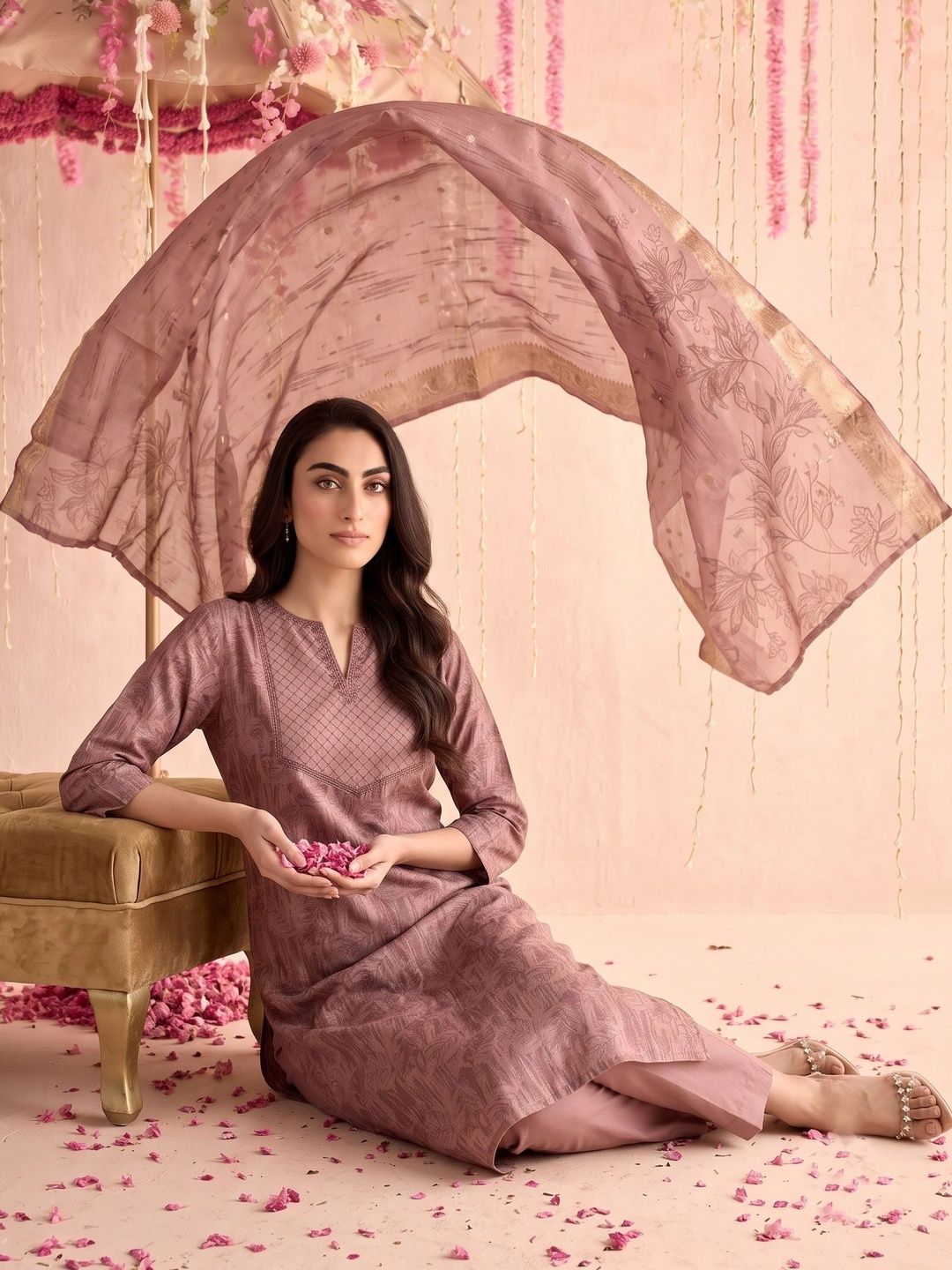 Mamicha Women Printed Regular Kurta with Trousers & With Dupatta