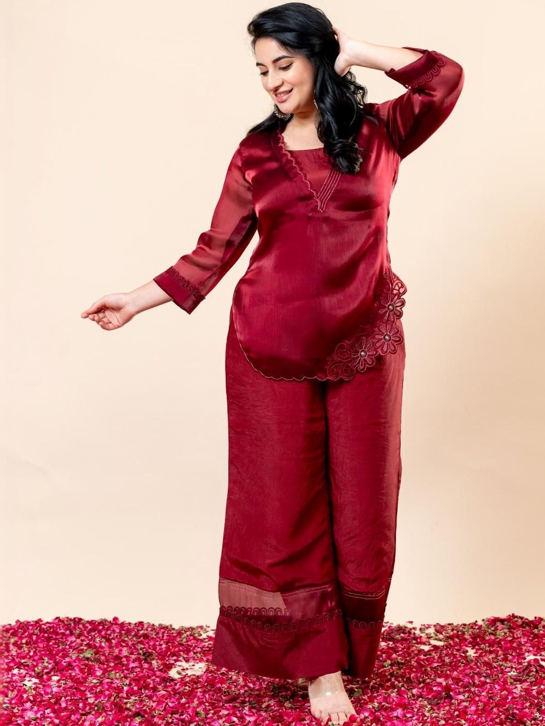 Set Atasan Leher Bulat Bersulam Mamicha Gauhar & Seluar Co-Ords