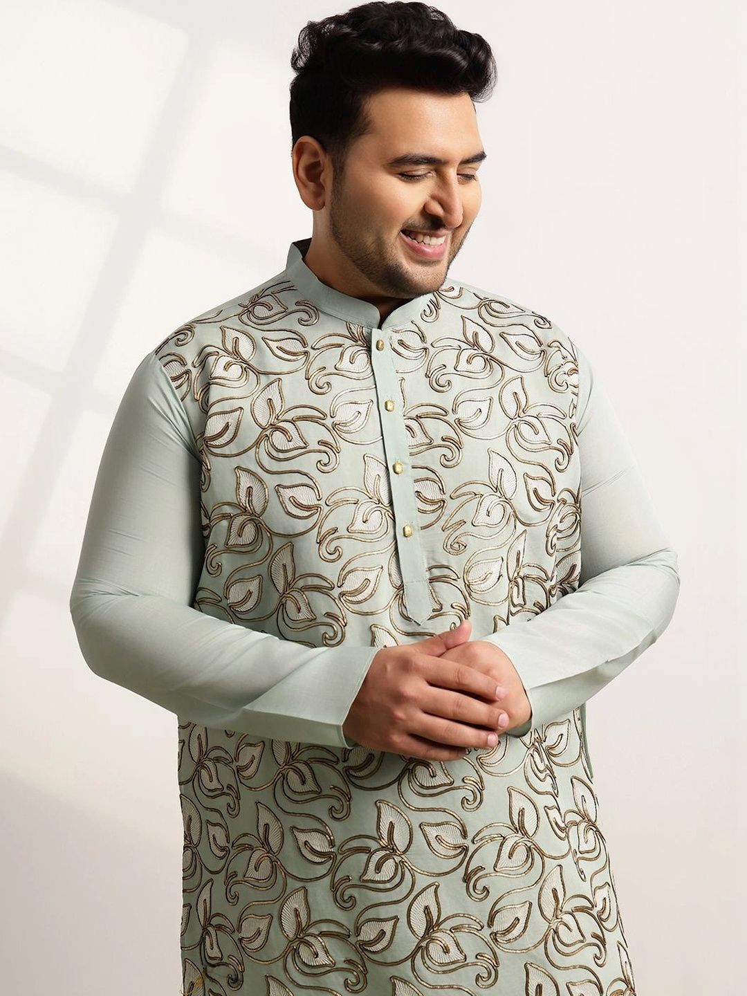 SOJANYA PLUS Men Ethnic Motifs Embroidered Regular Thread Work Kurta with Trousers