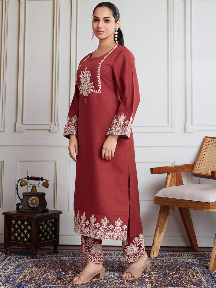 House of Pataudi Floral Embroidered Flared Sleeves Round Neck Straight Kurta With Trouser