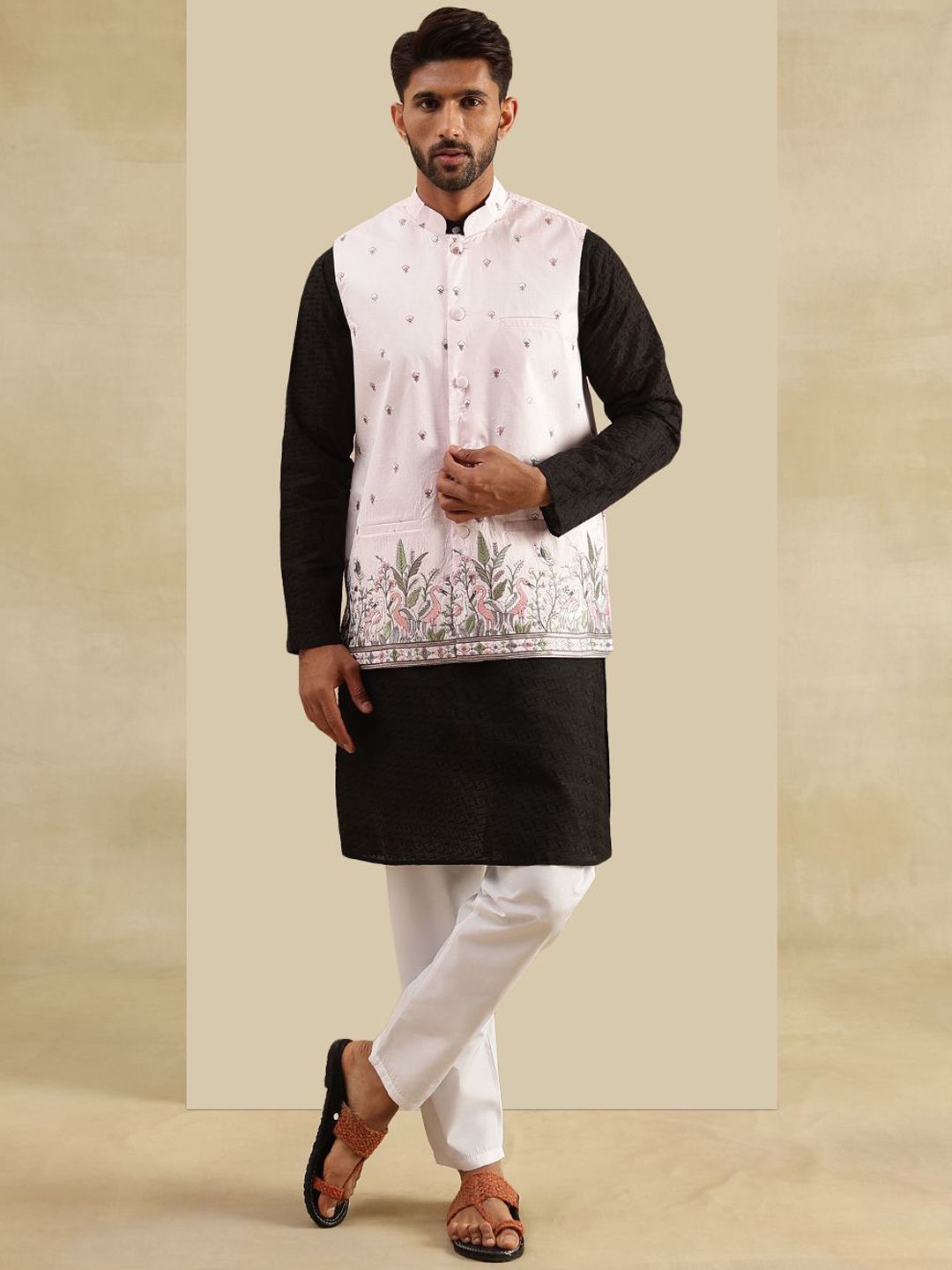 SOJANYA Men Embroidered Regular Pure Cotton Kurta with Pyjamas