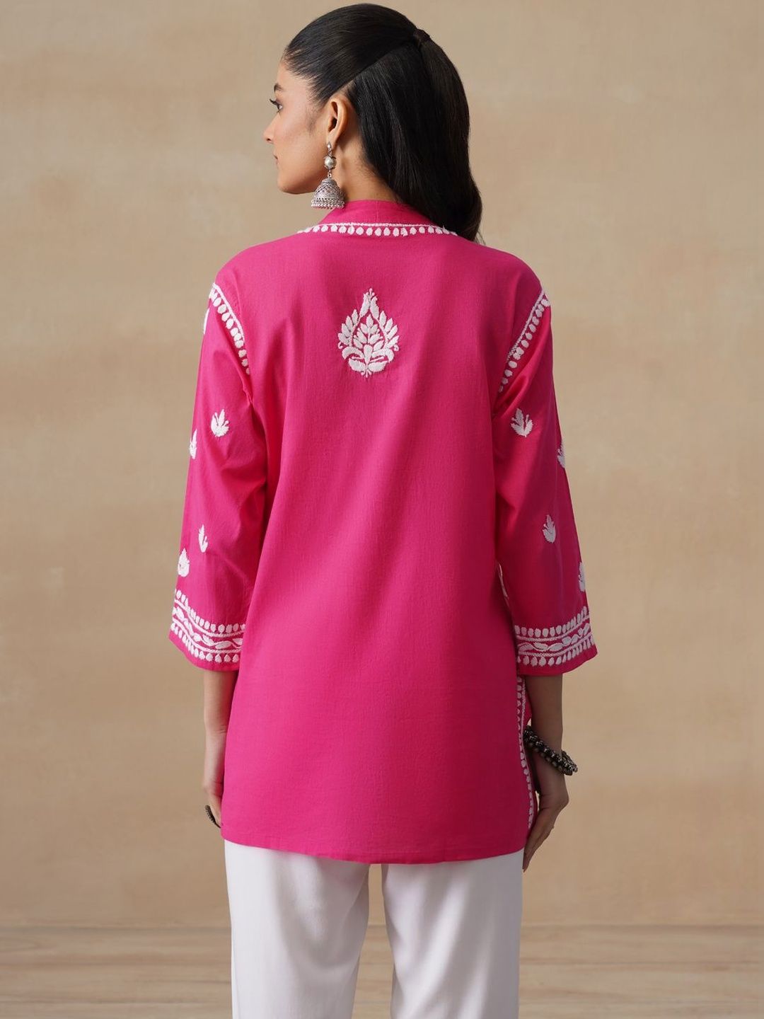 House of Chikankari Women Solid Fuchsia Embroidered Kurti