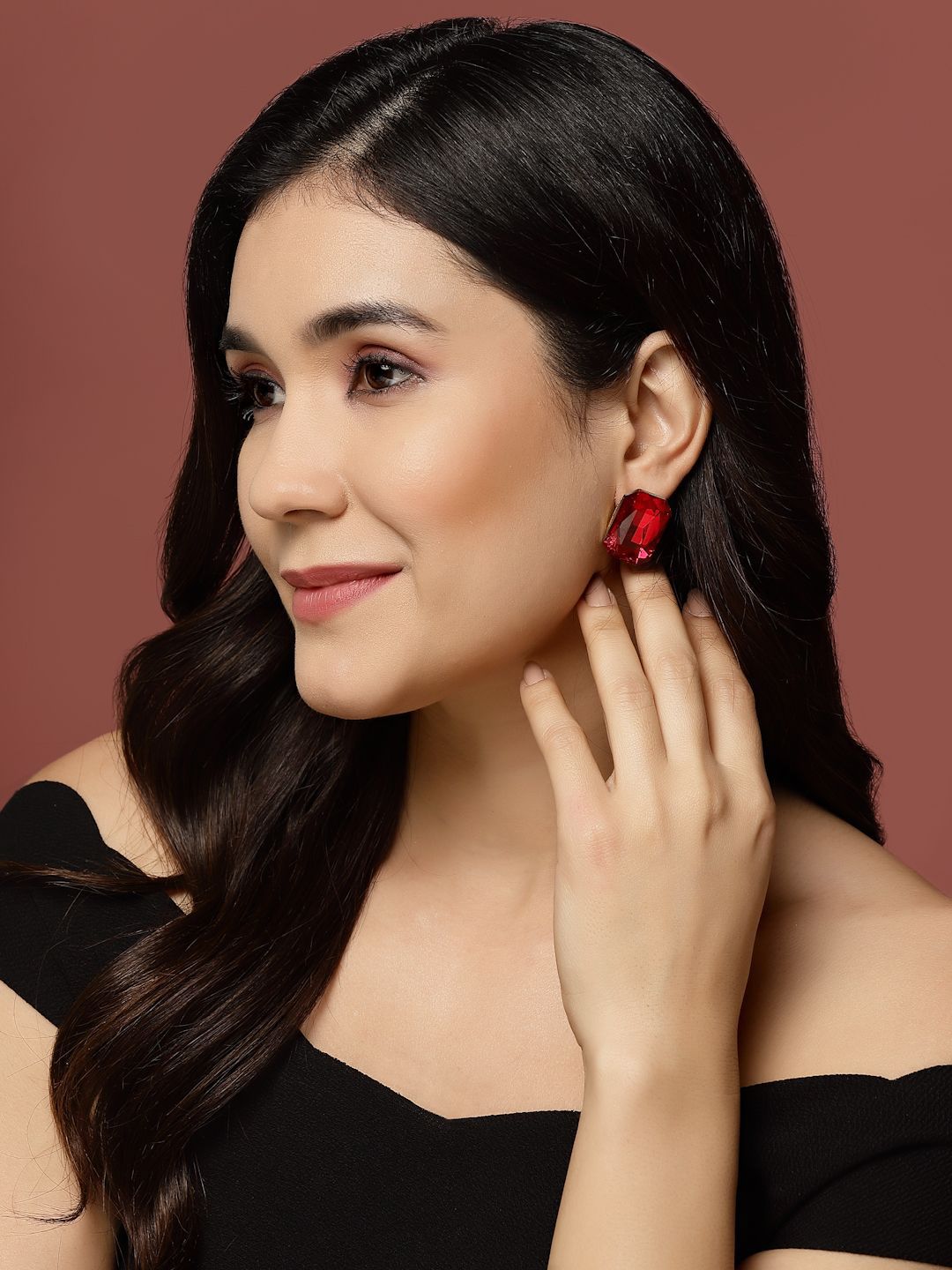 DressBerry Contemporary Studs Earrings