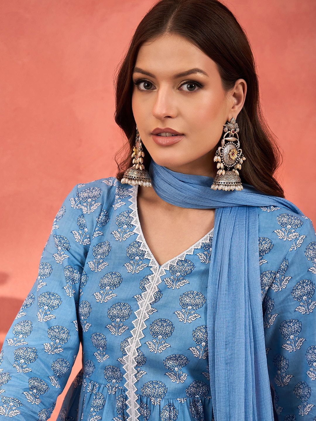 Shae oleh Sassafras Floral Printed V-Neck Pure Cotton A-line kurta dengan seluar & dupatta
