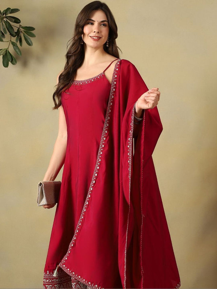 Motif Etnik Wanita Mamicha Bersulam Benang Biasa Kurta Kerja dengan Seluar & Dengan Dupatta