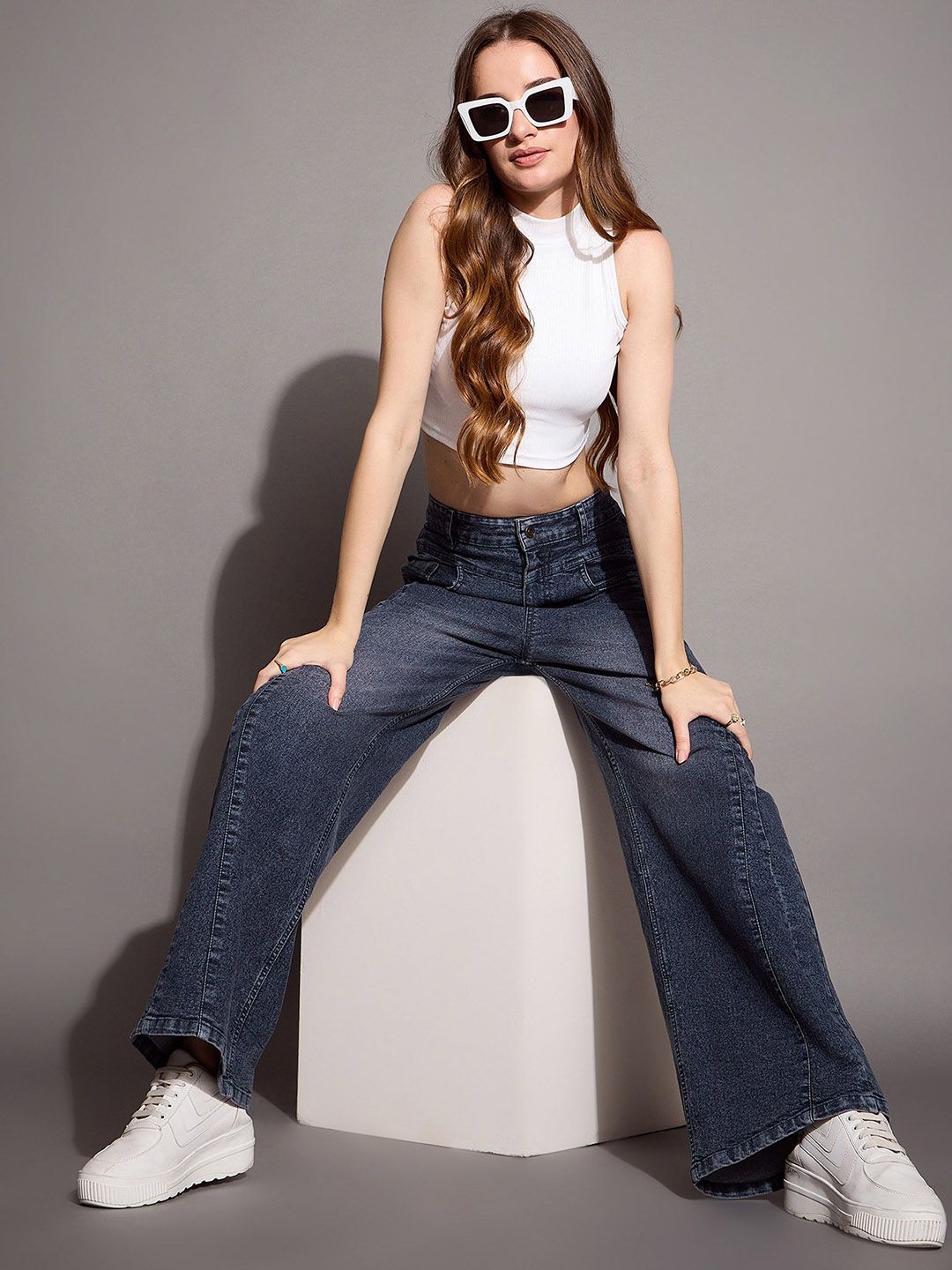 SASSAFRAS BASICS Women Comfort Flared High-Rise Light Fade Stretchable Jeans