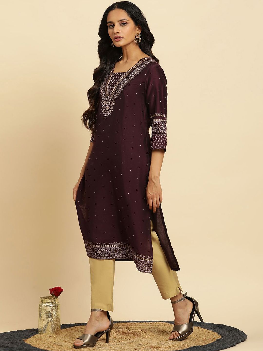 W Geometric Yoke Design Mirror Work Straight Kurta