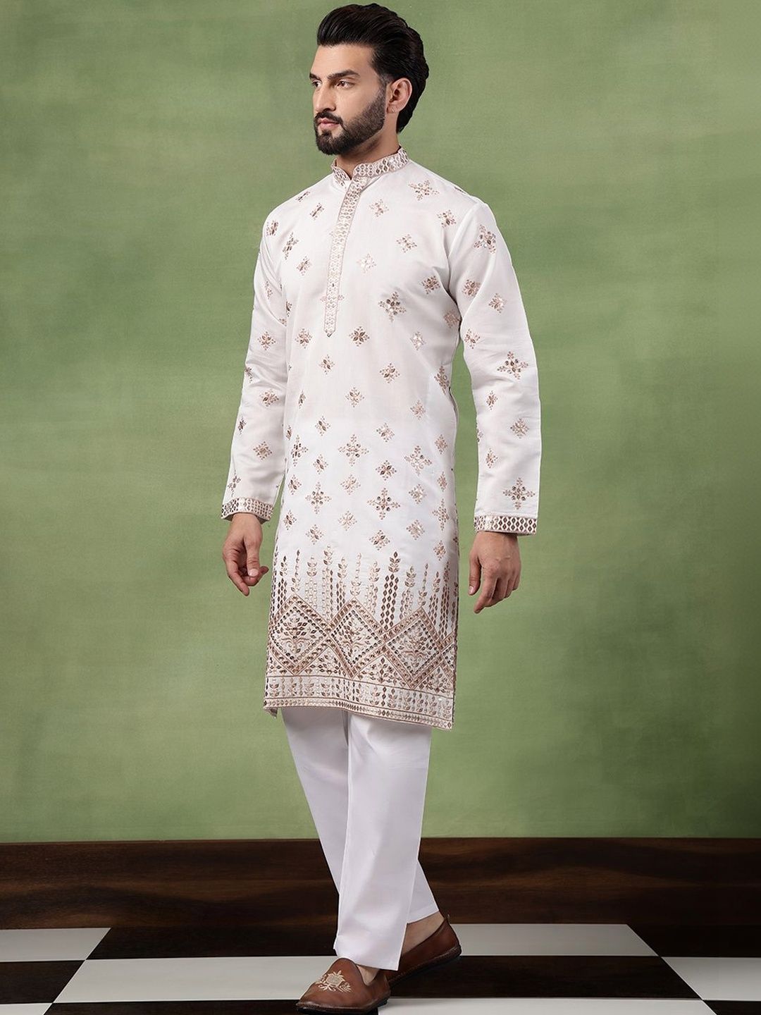 SOJANYA Men Bandhani Embroidered Mirror Work Kurta