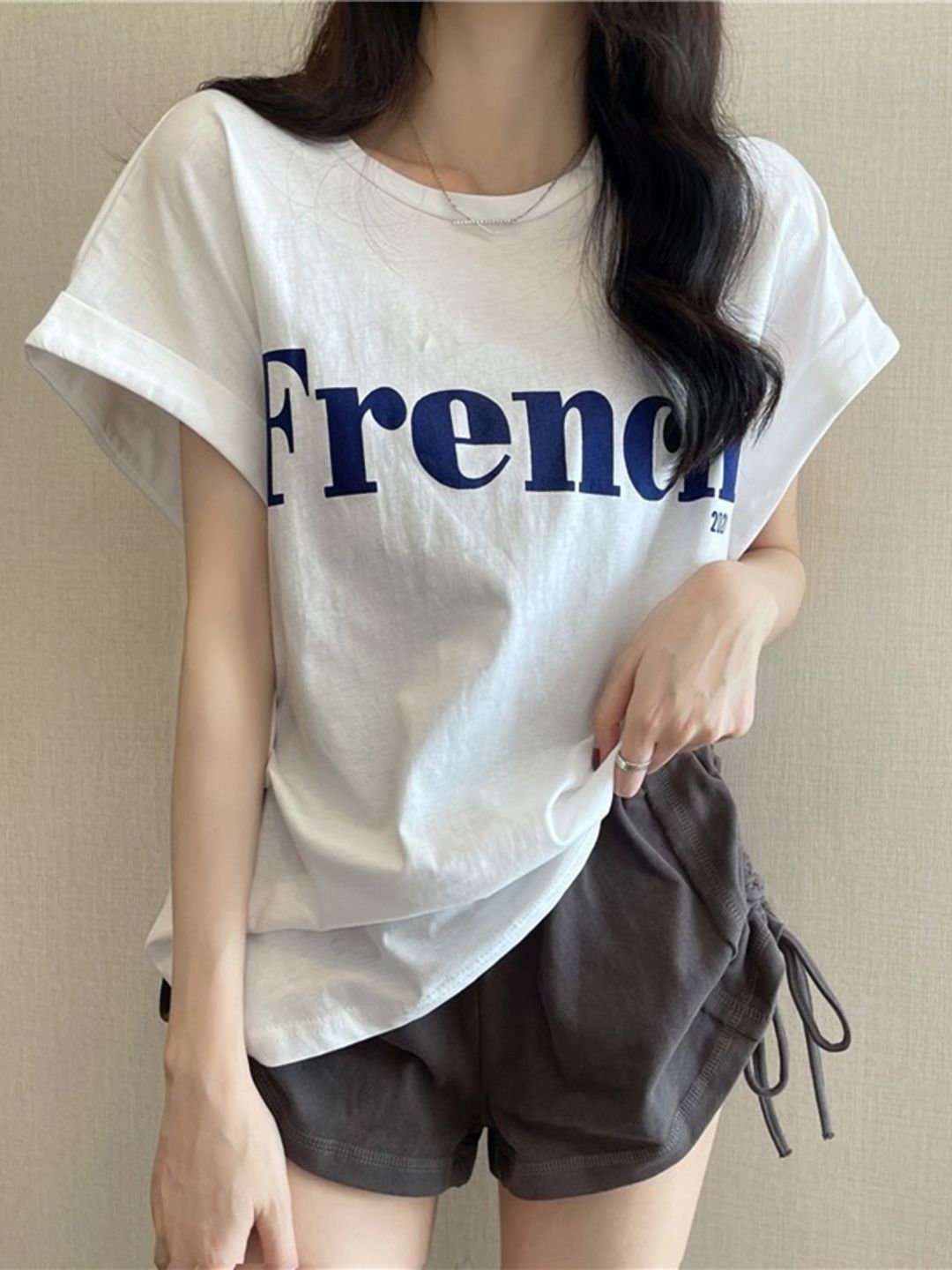 DressBerry Women V-Neck Extended Sleeves Applique T-shirt