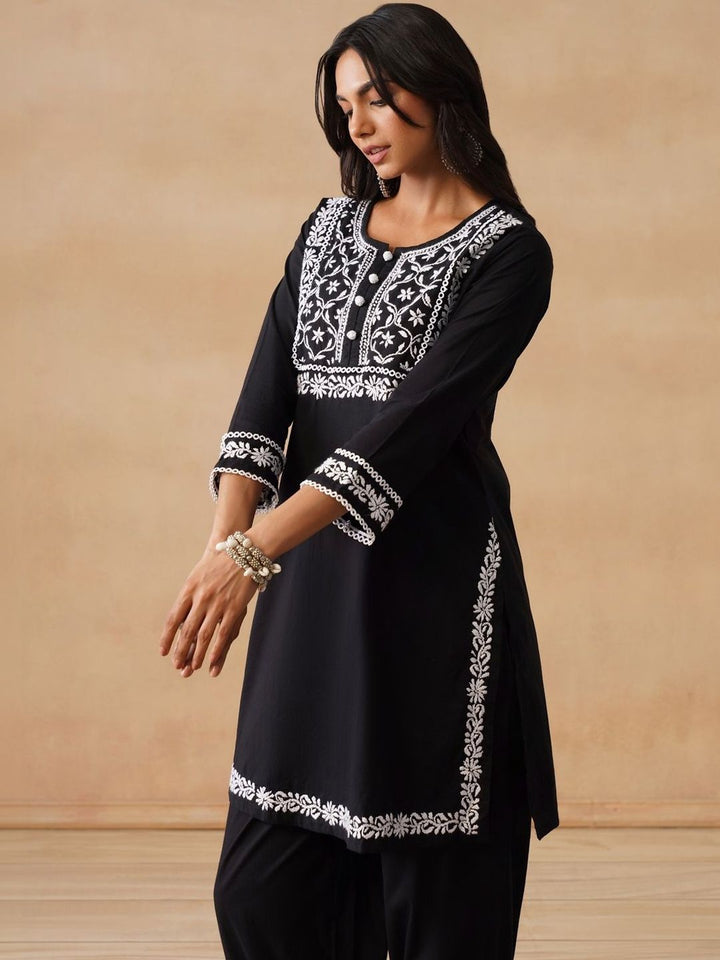 House of Chikankari Women Black Regular Pure Cotton Kurta dengan Set Seluar