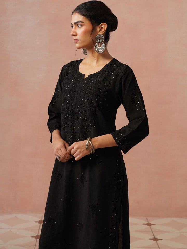 Rumah Wanita Chikankari Dihiasi Kurta Sutera Chanderi Labuci