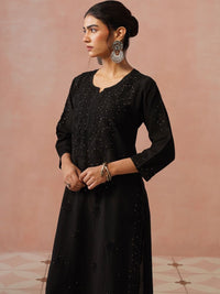 Rumah Wanita Chikankari Dihiasi Kurta Sutera Chanderi Labuci