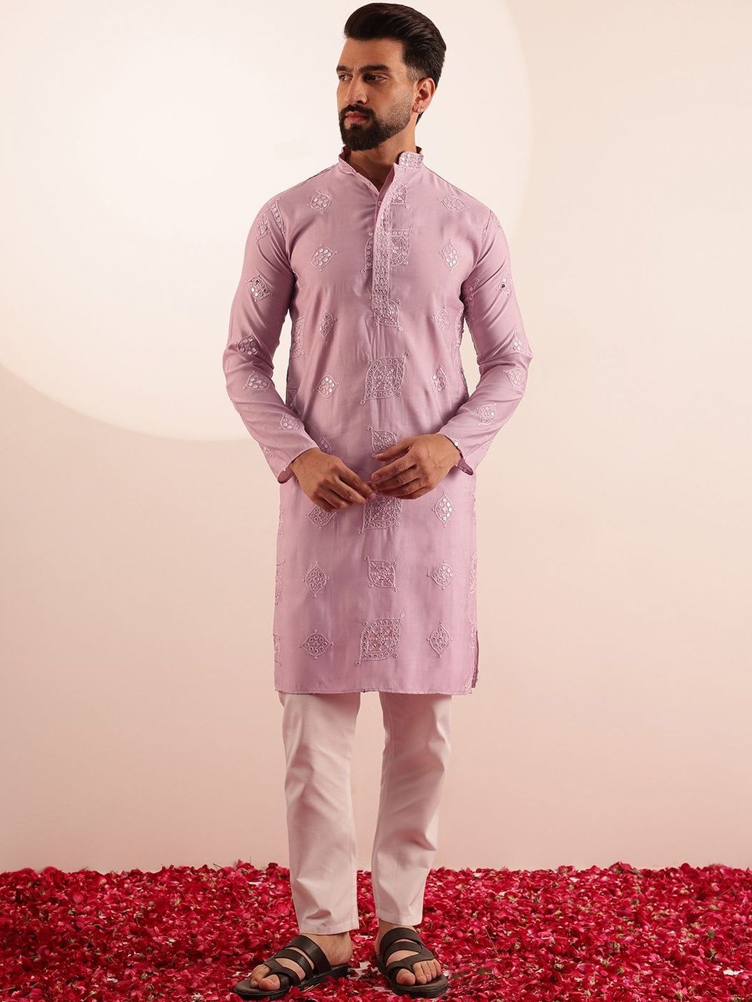 SOJANYA Men Embroidered Mirror Work Kurta