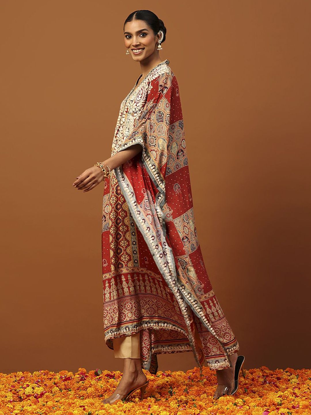 Rumah Chikankari Wanita Rust Crepe Chikankari Sulam Kaftan
