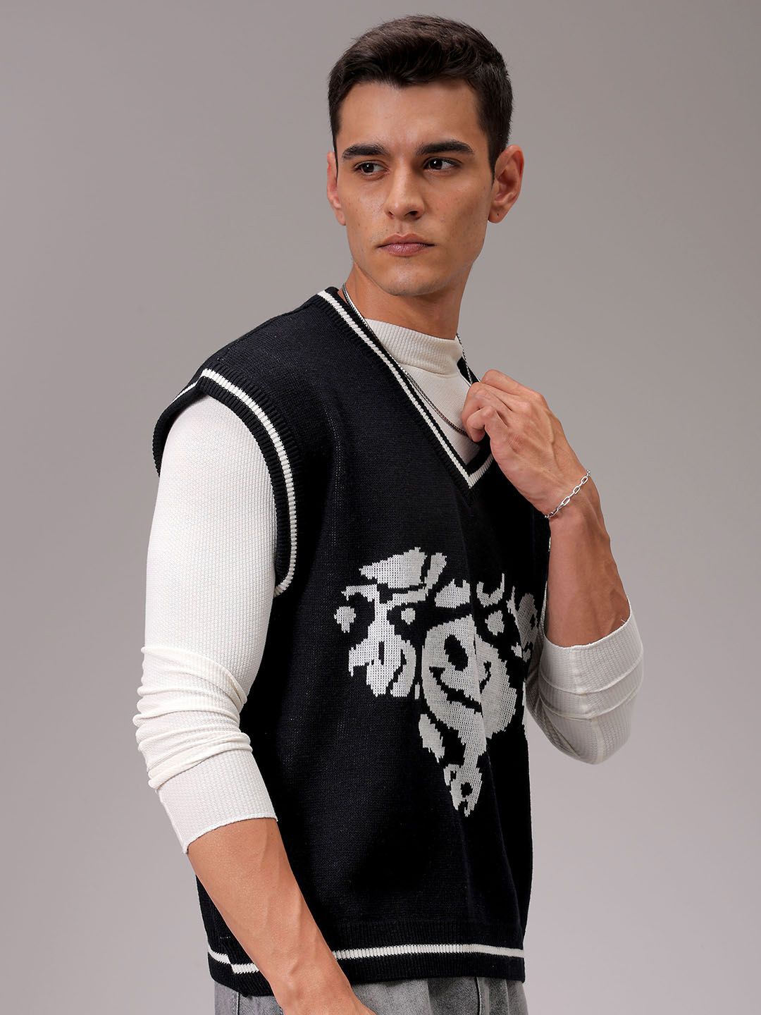 The Indian Garage Co Men Printed V-Neck Pullover Sweater