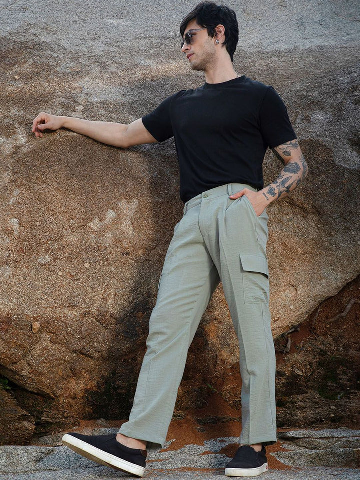 Campus Sutra Men Comfort Pleated Mid-Rise Cargos