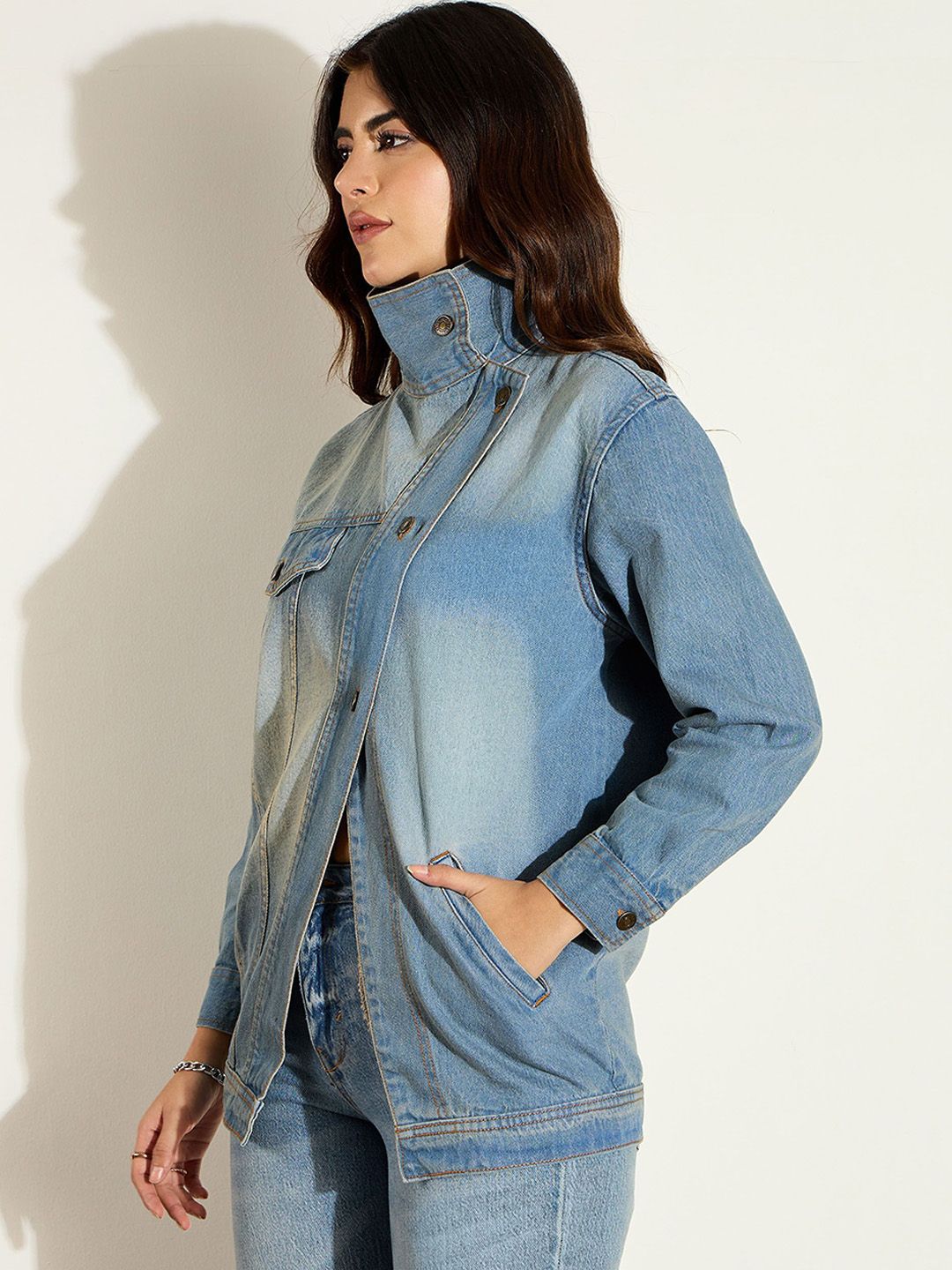 SASSAFRAS Women Washed Longline Denim Jacket