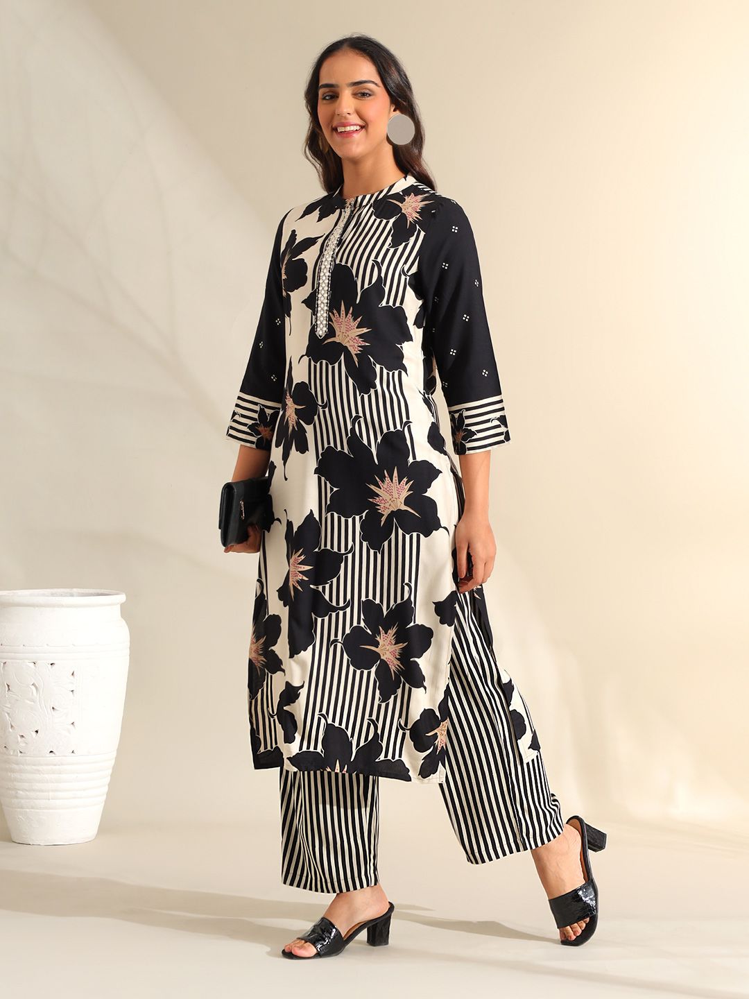 Mamicha Women Floral Printed Regular Beads and Stones Pure Cotton Kurta with Palazzos