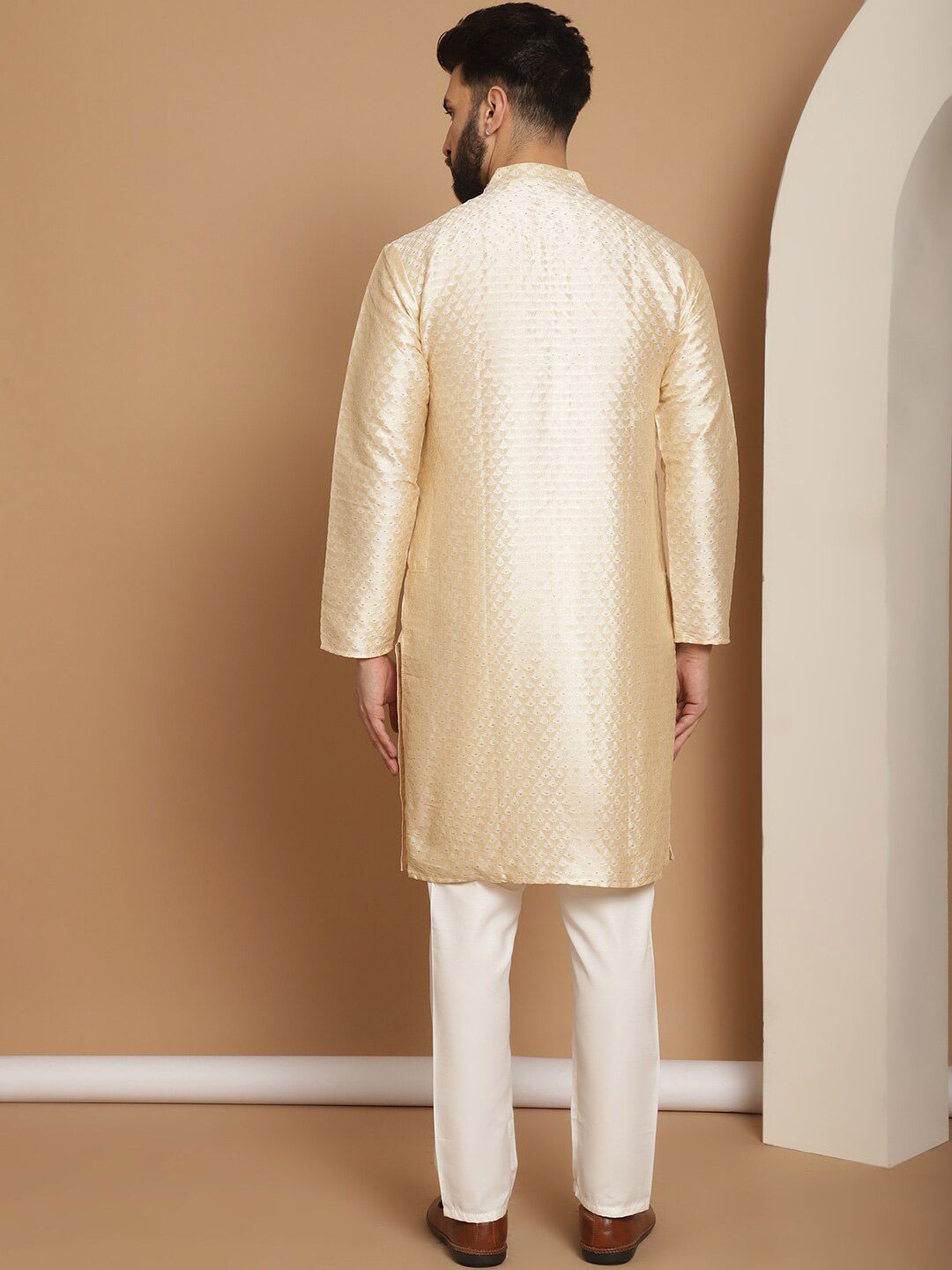 Motif Etnik Anouk Tenunan Rekaan Jalur Kolar Kurta Lurus dengan Churidar