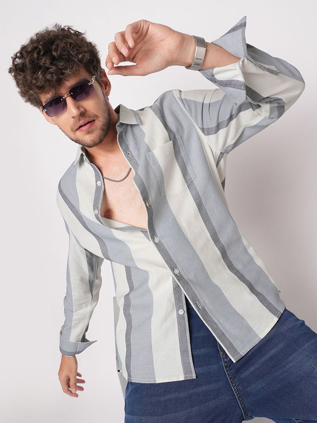 VASTRADO Men Slim Fit Vertical Striped Spread Collar Cotton Casual Shirt