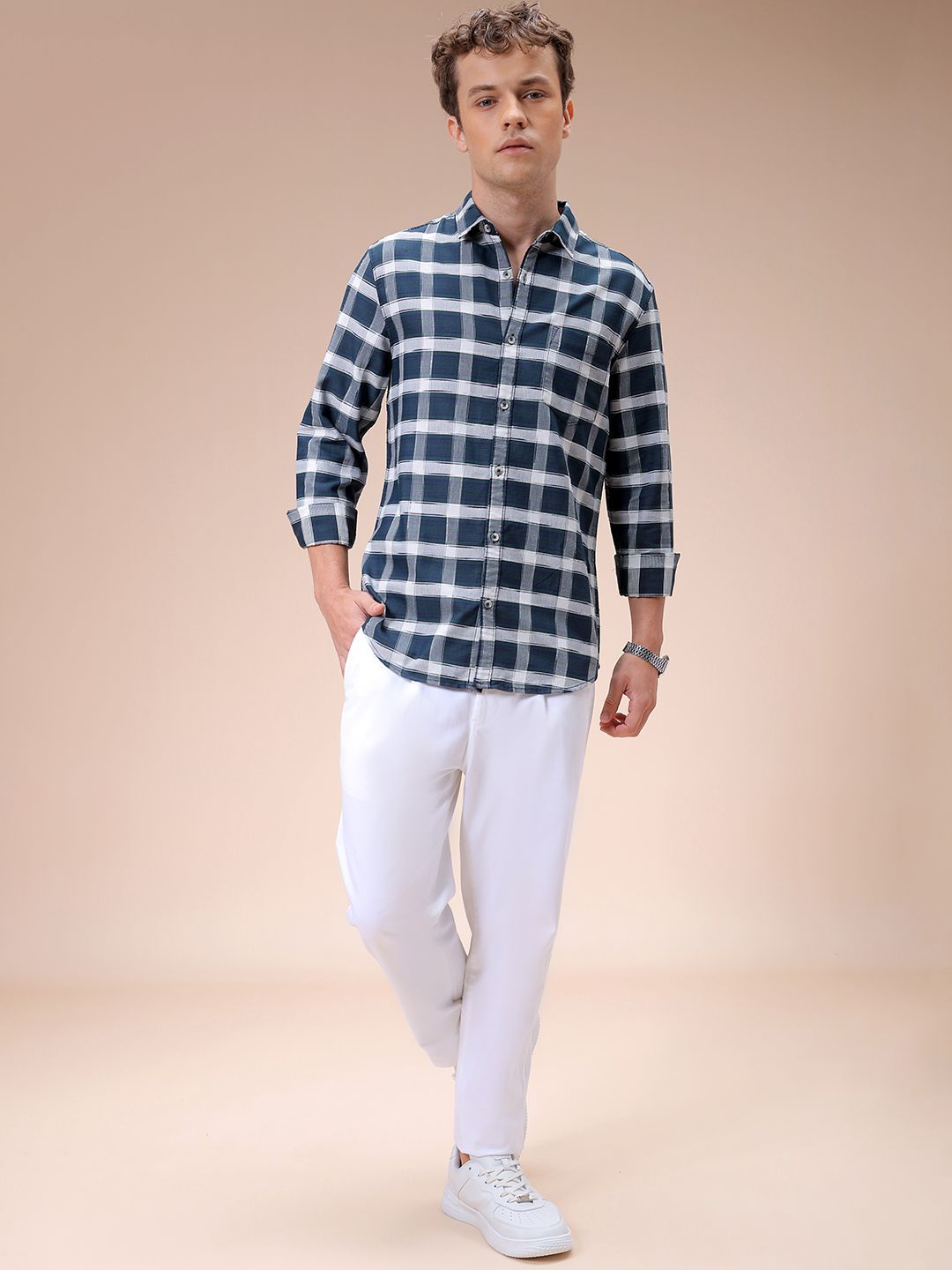 The Indian Garage Co Men Spread Collar Checked Slim Fit Casual Shirt