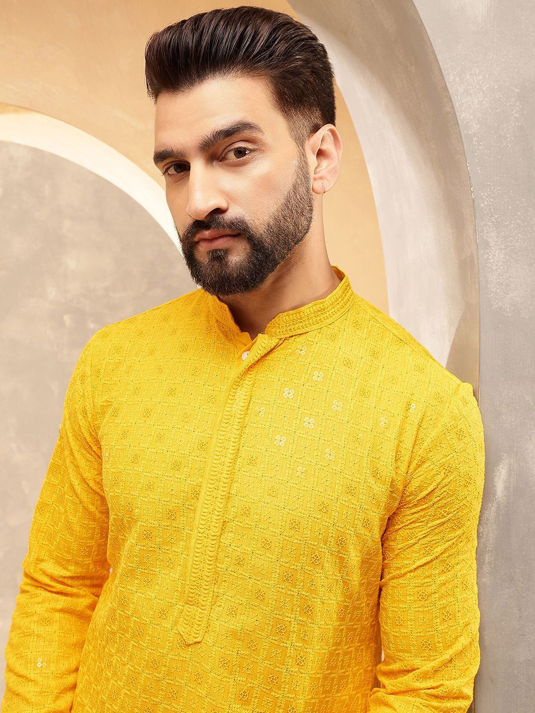 Anouk Mustard Kolar Mandarin Bersulam Geometri Kurta Lurus Kapas Tulen Bersulam
