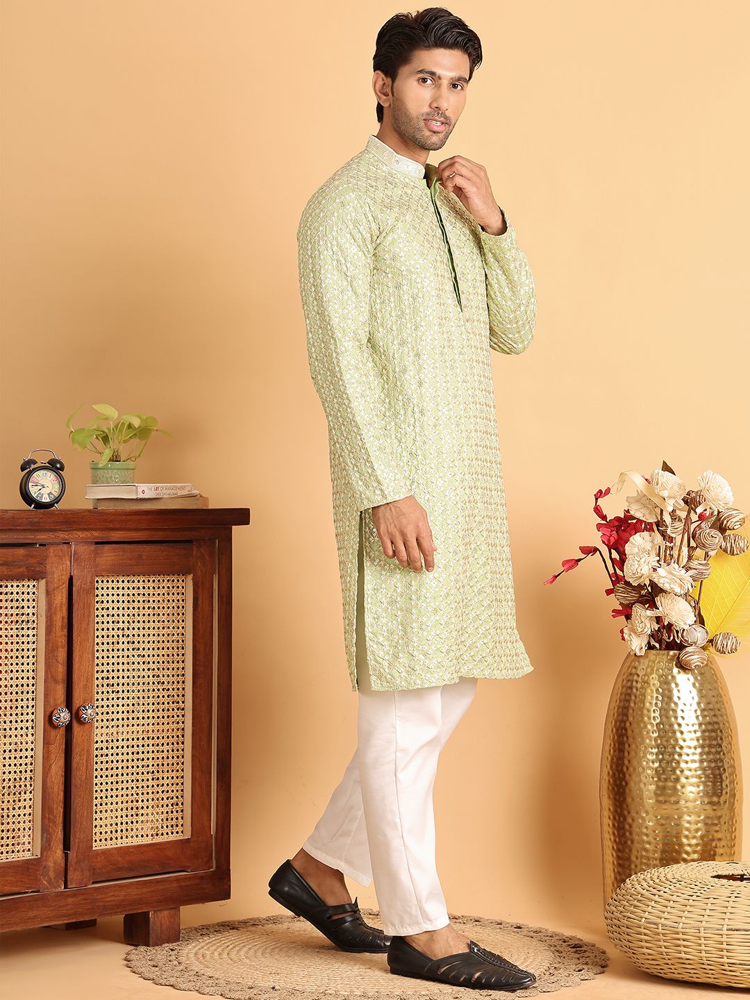 Jompers Men Embroidered Regular Sequinned Kurta with Pyjamas