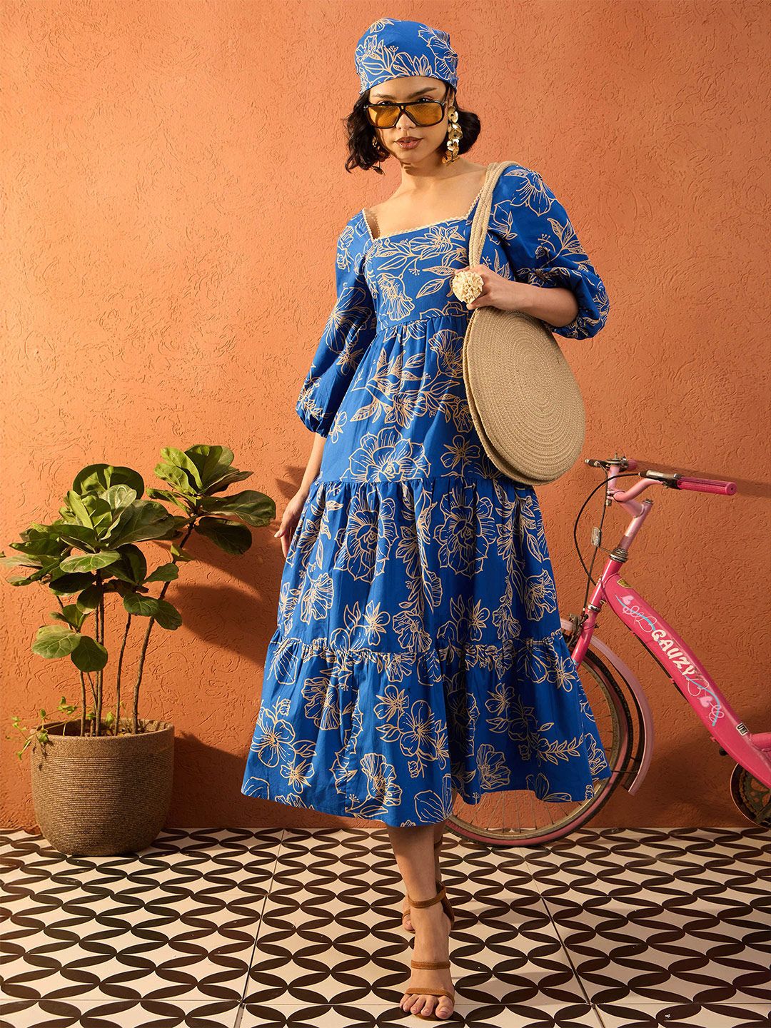 Pink Paprika oleh Sassafras Lengan Puff Bercetak Floral Sesuai dan Flare Midi Dress