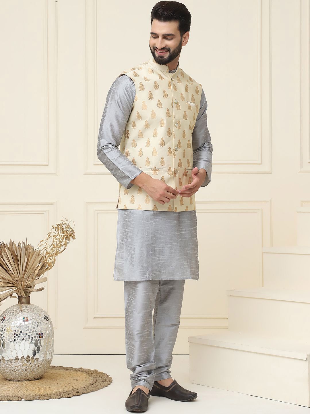 SOJANYA Men Straight Kurta with Churidar & Nehru Jacket