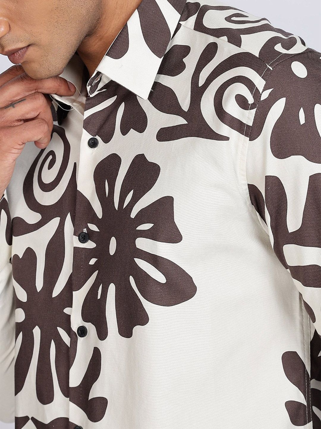 Eszett Floral Printed Long Sleeves Spread Collar Pure Cotton Regular Fit Casual Shirt