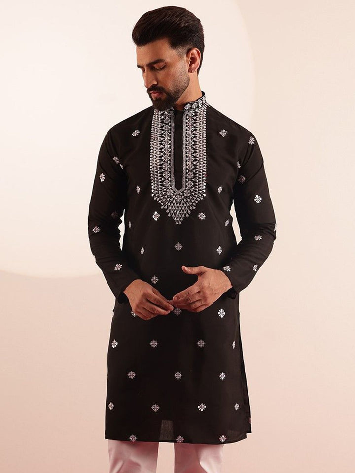 SOJANYA Men Embroidered Mirror Work Kurta