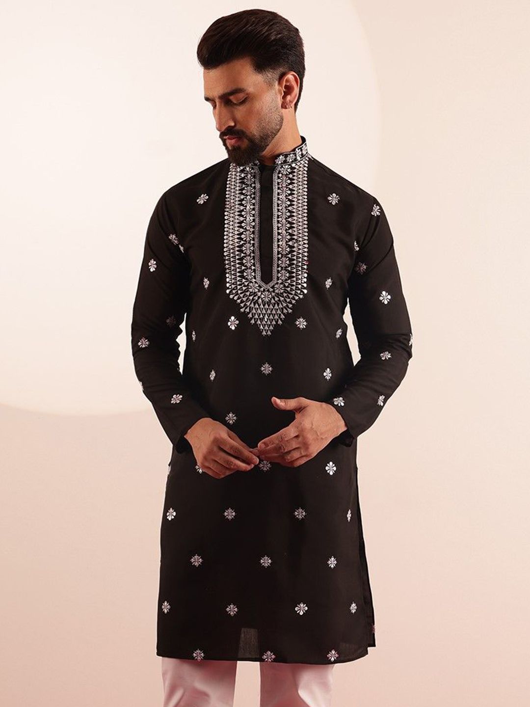 SOJANYA Men Embroidered Mirror Work Kurta
