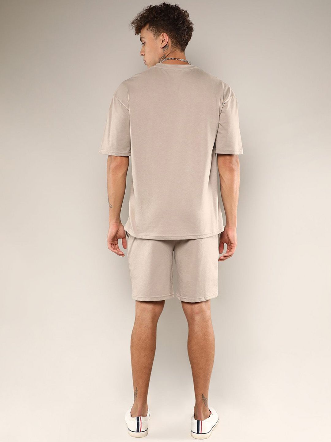 Campus Sutra Round Neck Short Sleeves T-Shirt With Shorts