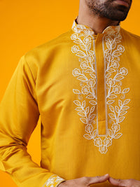 SOJANYA LUXE Floral Embroidered Mandarin Collar Straight Kurta