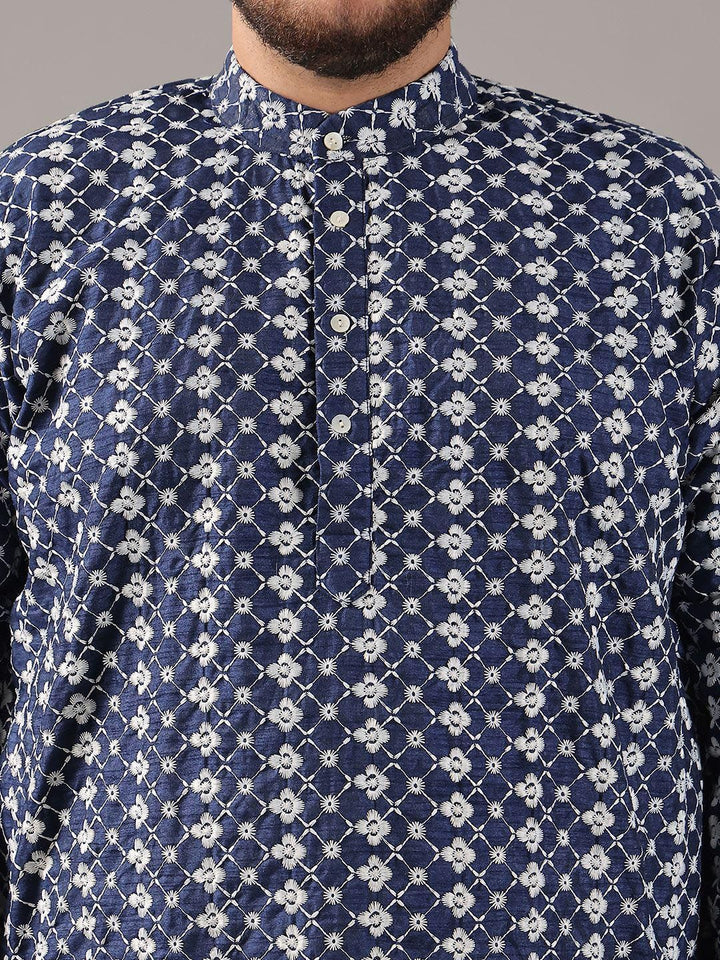 SOJANYA PLUS Size Floral Embroidered Thread Work Band Collar Straight Kurta