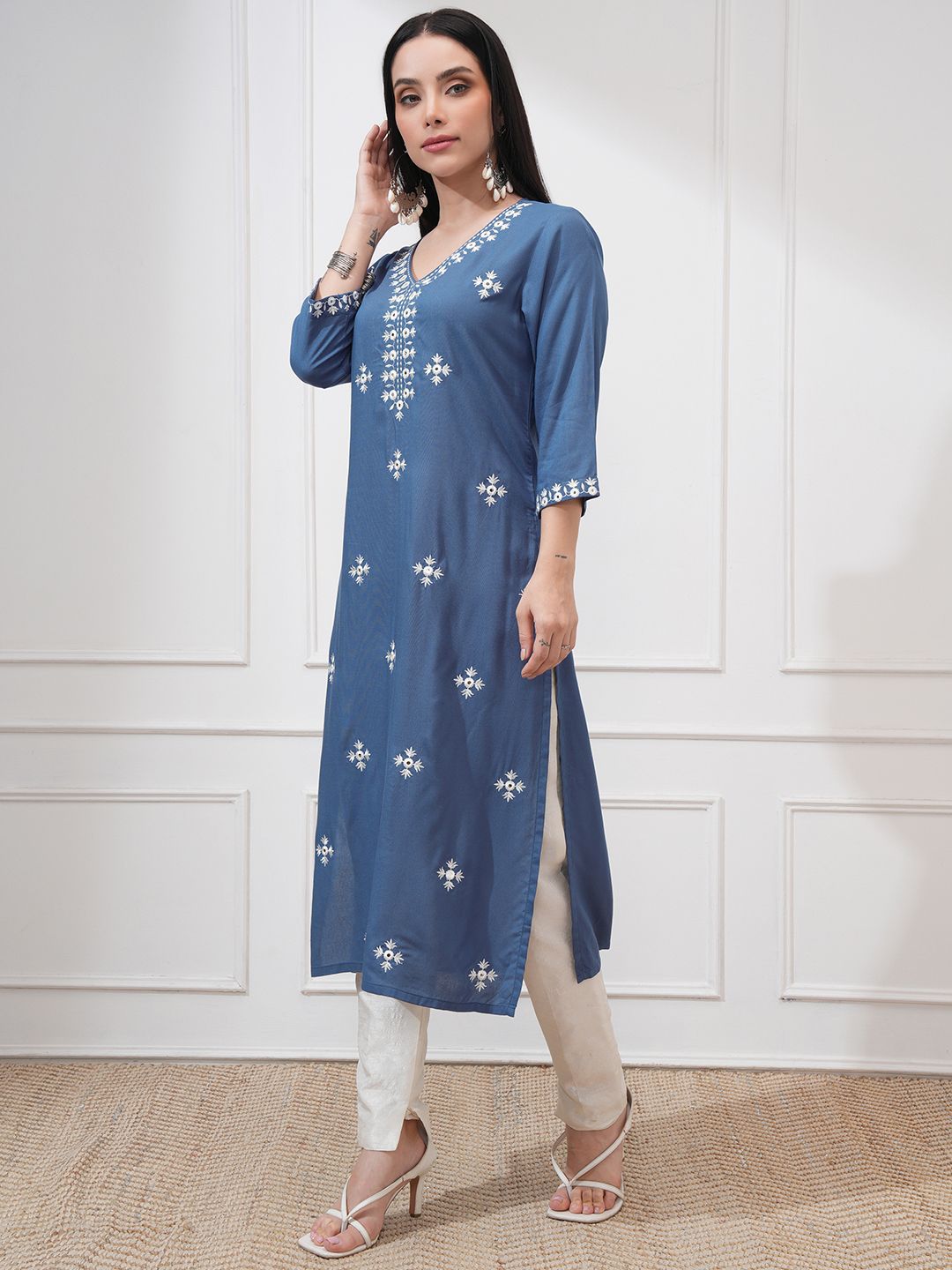 Vishudh Women Straight V Neck Kurta