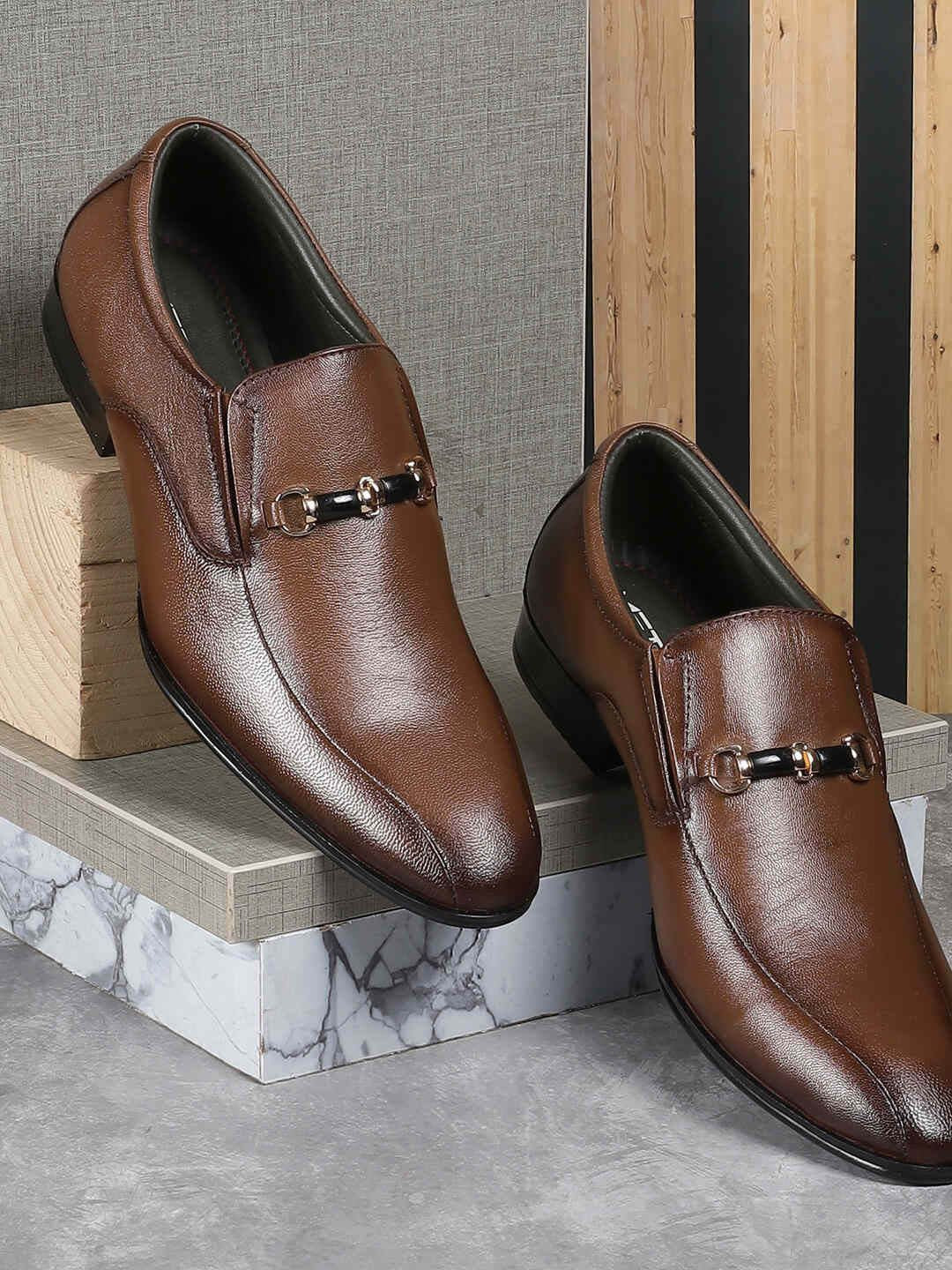 Metro Men Leather Formal Textured Loafers Shoes