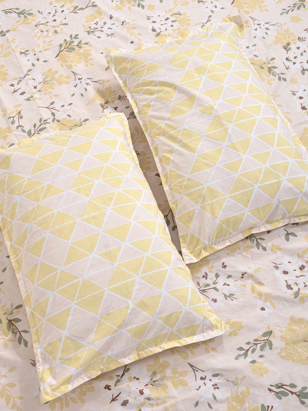 KLOTTHE Yellow Floral 300 TC King Bedsheet with 2 Pillow Covers