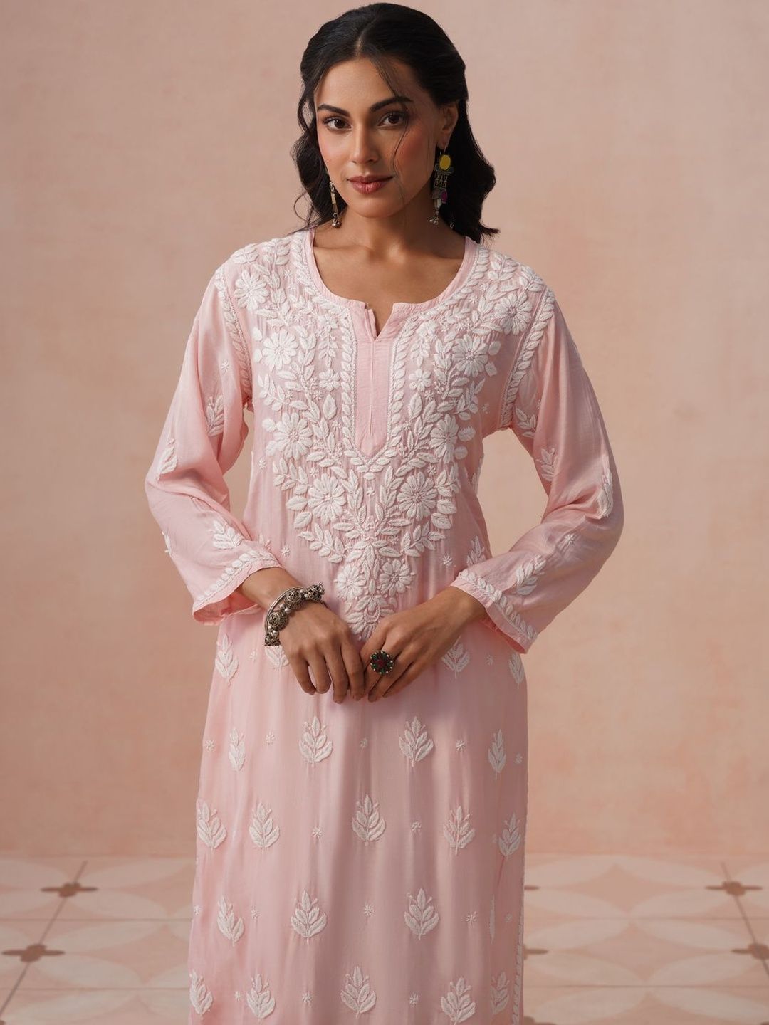Rumah Wanita Chikankari Motif Etnik Bersulam Kurta Chikankari