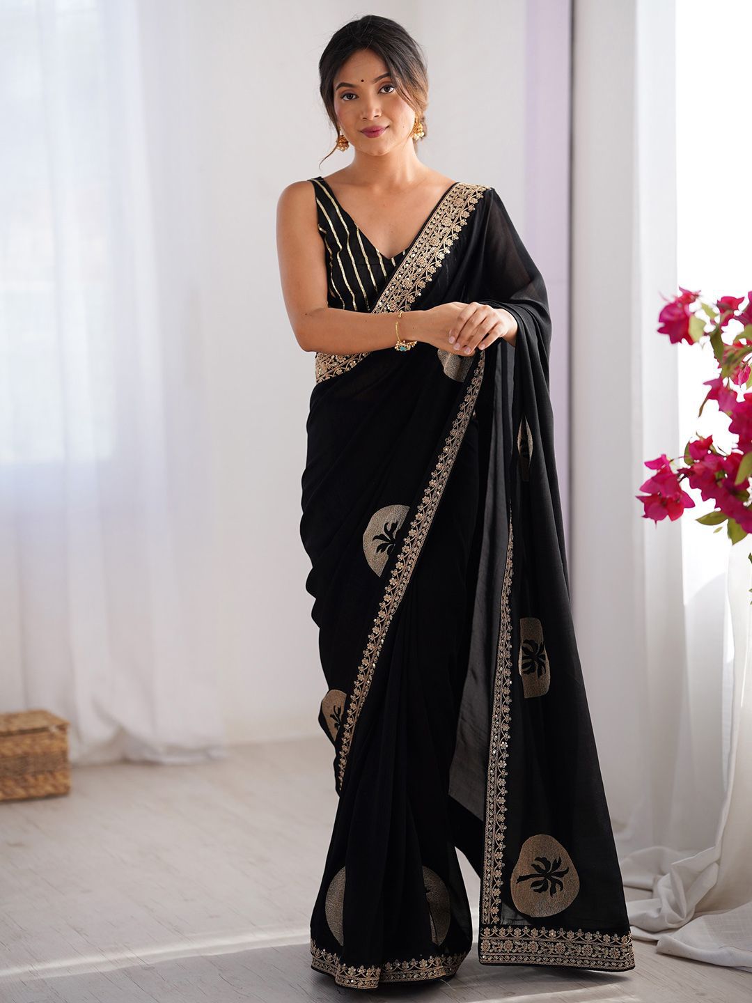 Saree mall Floral Sequinned Silk Blend Sarees
