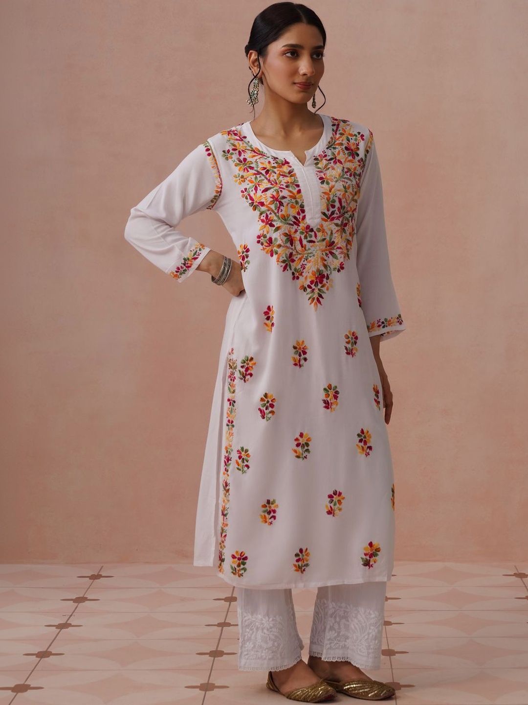 Rumah Chikankari Dihiasi Viscose Rayon Kurta Panjang Betis Lurus
