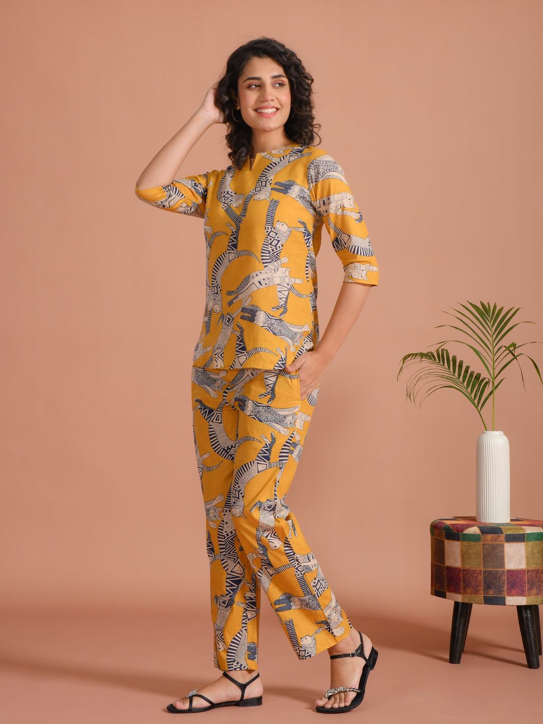 Sanskrutihomes bercetak leher Tunik Kapas Tulen dengan seluar bersama set