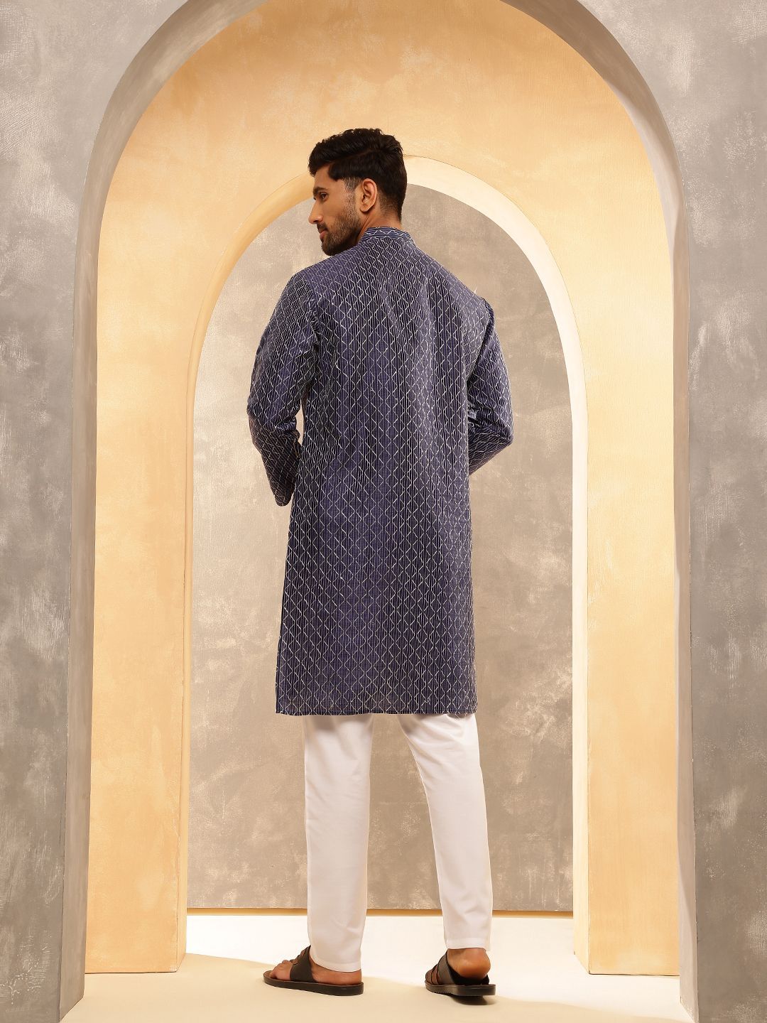 Anouk Geometric Embroidered Band Collar Thread Work Straight Cotton Silk Kurta