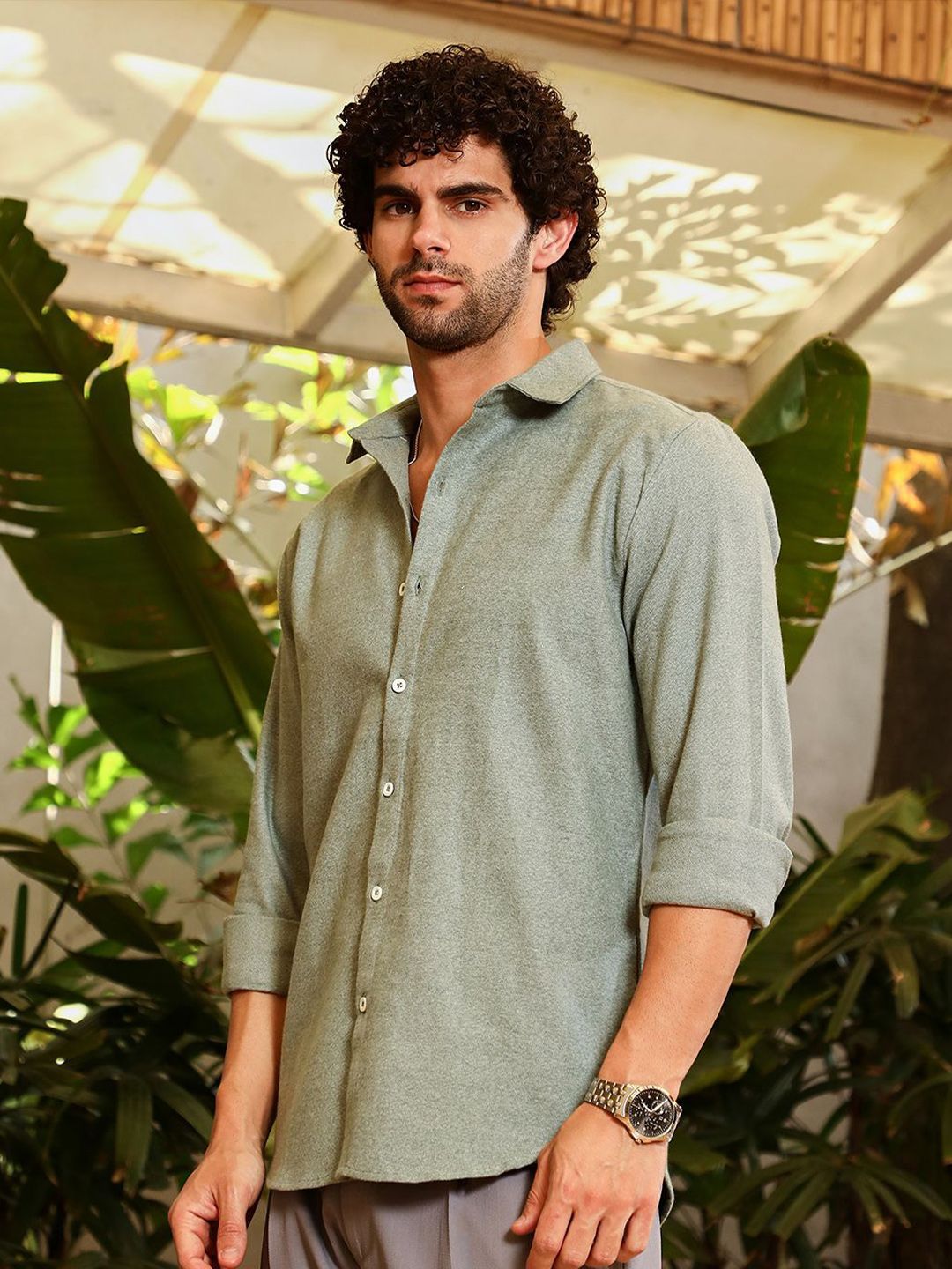 Campus Sutra Men Classic Fit Spread Collar Solid Cotton Casual Shirt
