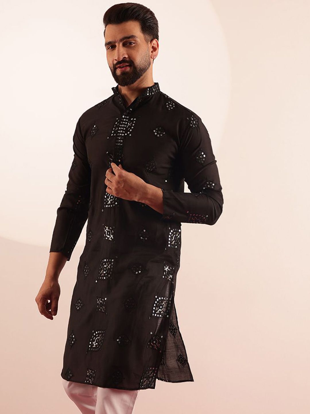 SOJANYA Men Embroidered Mirror Work Kurta