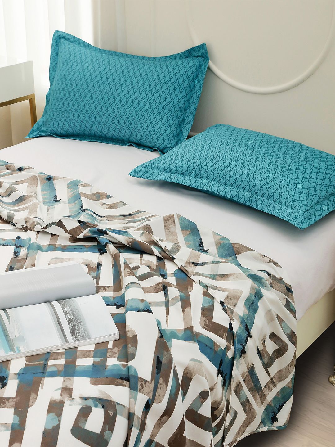Story@home Fluorescent Green & Beige Satin Finish Queen Bedsheet Set